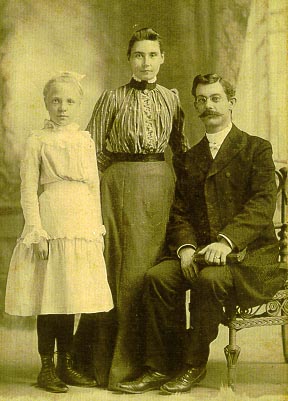 Rev J Wm Johnson Family.jpg 64.5K